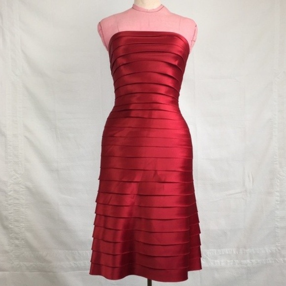 Stunning Red BCBG Laser Cut Tiered Dress NWOT - Picture 3 of 9